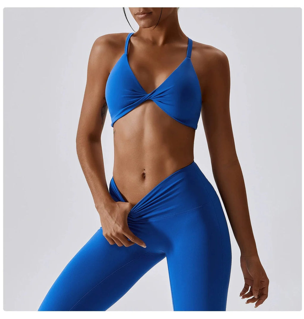 Showlu Nude Feel Yoga Suit, two-piece fitness set with quick-drying, sexy sports design, ideal for running and yoga workouts.