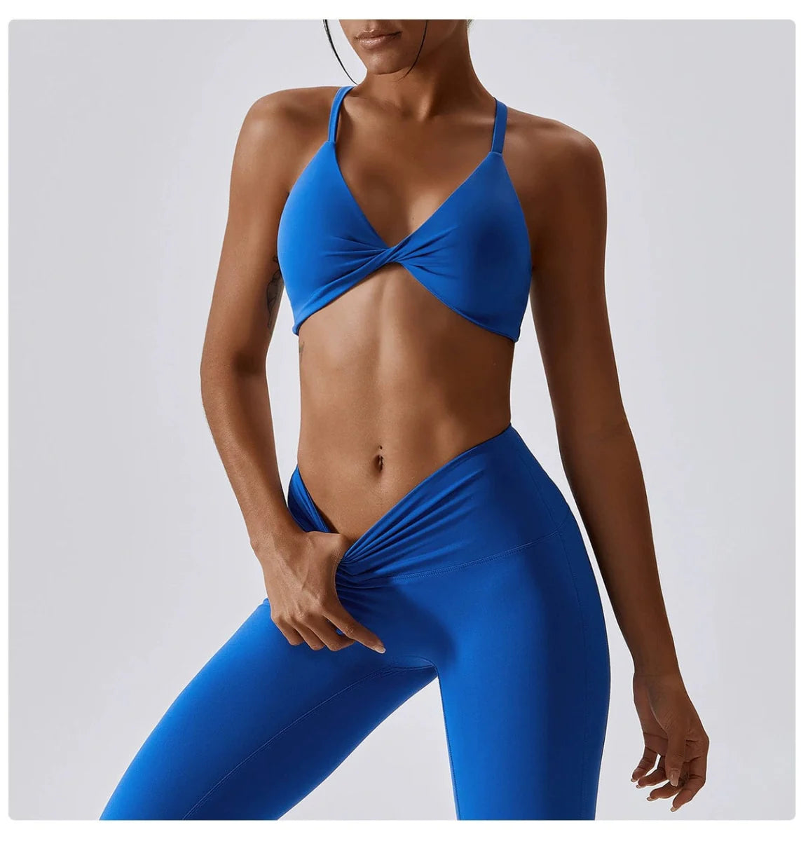 Showlu Nude Feel Yoga Suit, two-piece fitness set with quick-drying, sexy sports design, ideal for running and yoga workouts.