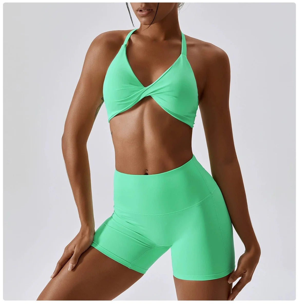Showlu Nude Feel yoga suit, quick-drying two-piece fitness set in candy color, designed for comfortable sports and yoga activities.