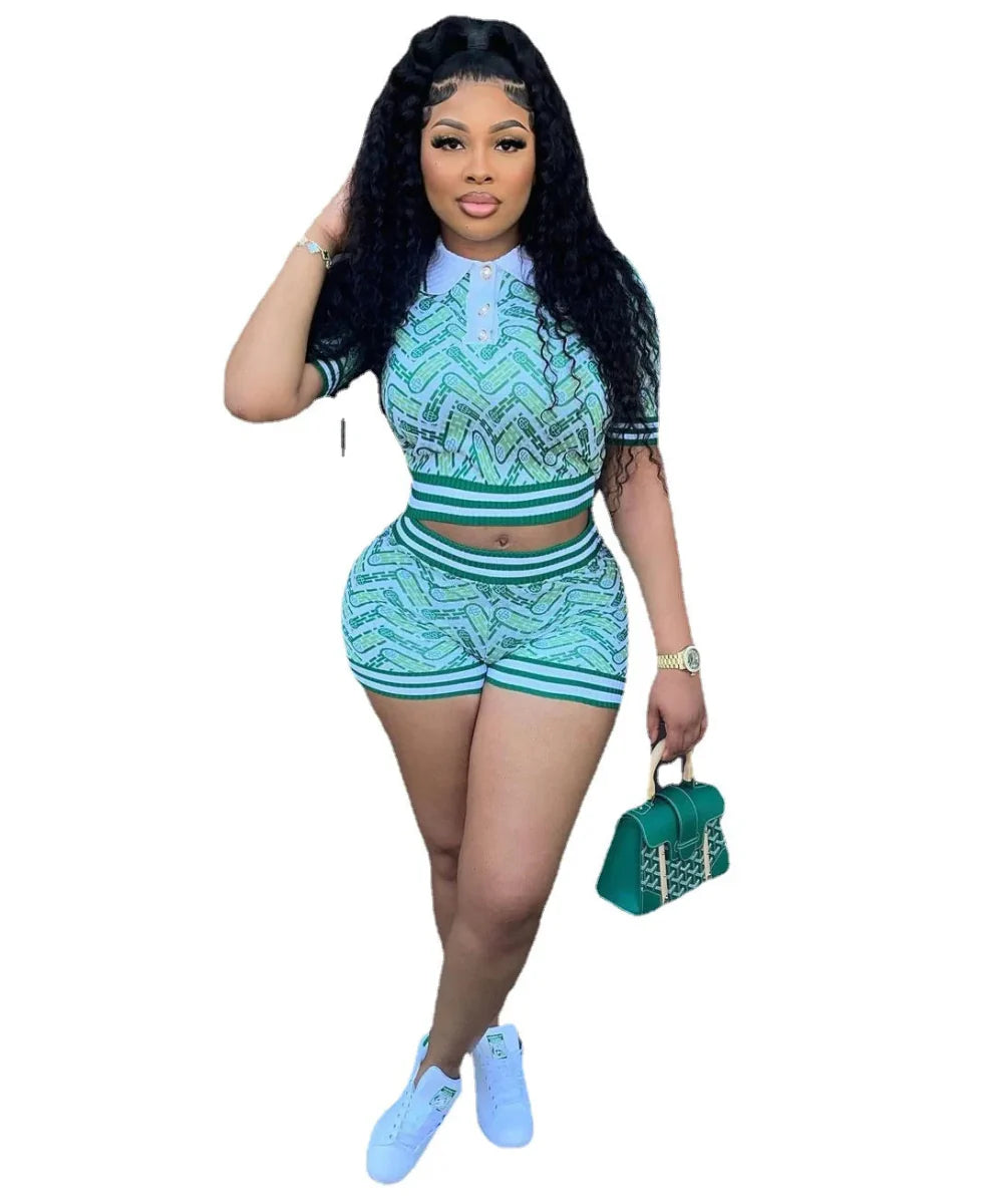 Naupang women's retro digital print 2-piece casual shorts outfit with turn-down collar short top and ribbed high-waisted shorts.