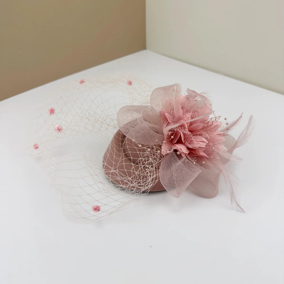 Showlu Retro Mesh Flower Bridal Headdress with Shanghai style hair clip, featuring vintage mesh design and floral accents.