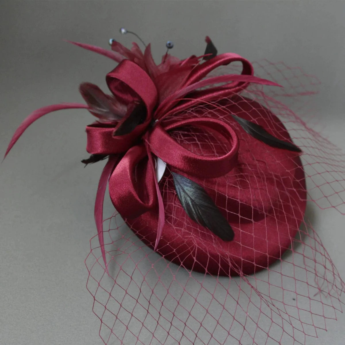 Showlu Fashion retro Billycock headdress with elegant silk yarn veil and hairpin, perfect for vintage party gatherings.