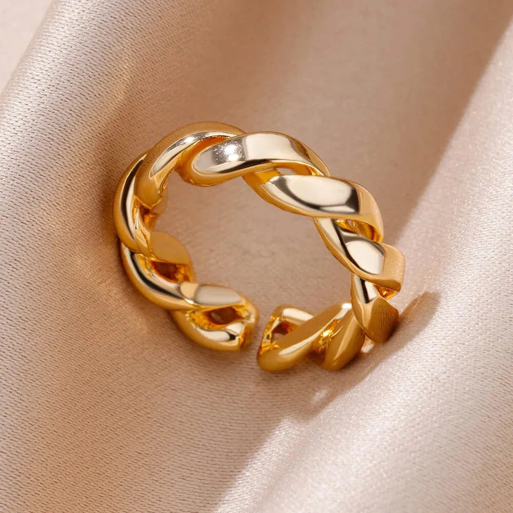 Showlu Women's vintage gold stainless steel angel feather ring with intricate feather design, perfect as a stylish finger accessory.