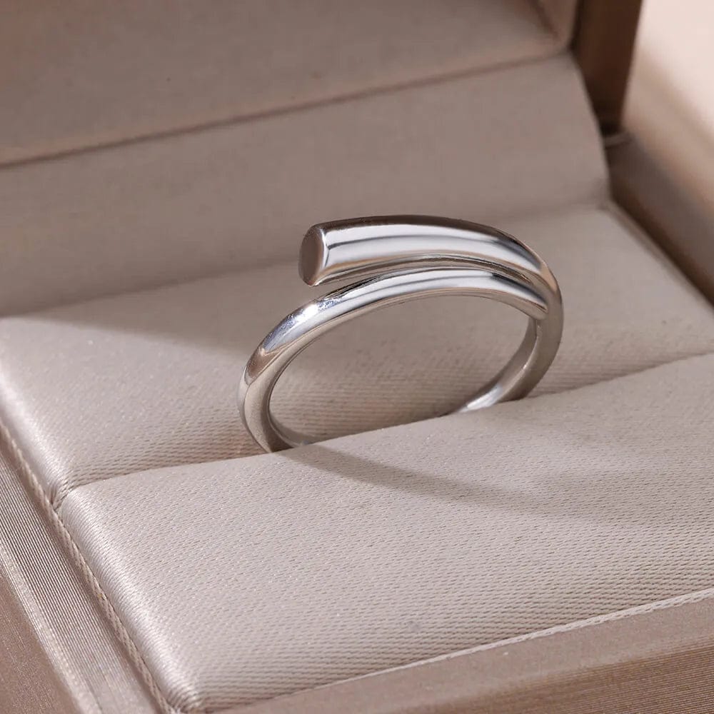 Showlu Women's Vintage Angel Feather Ring in gold stainless steel, featuring an intricate feather design on a sleek band.