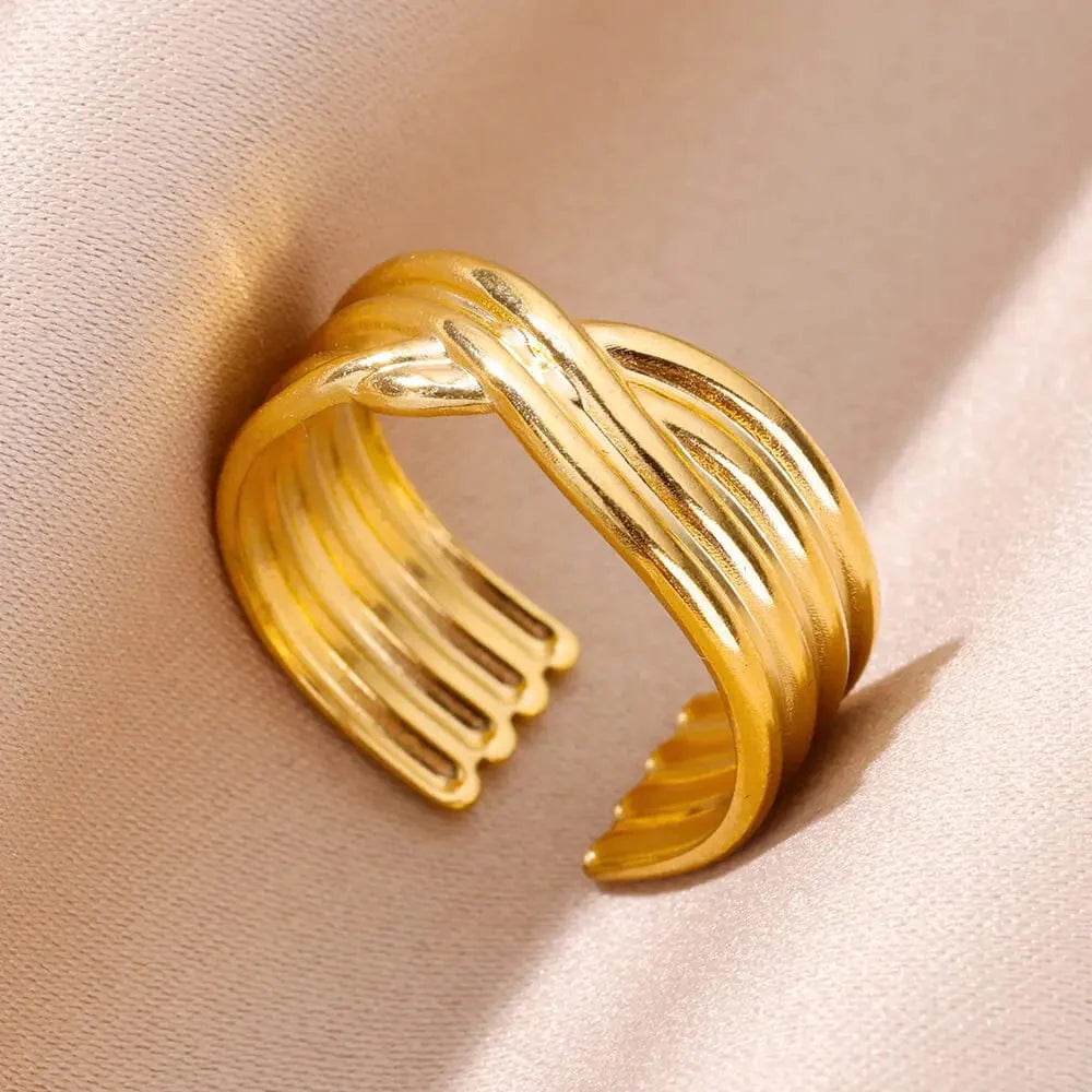 Showlu Women's vintage gold stainless steel angel feather ring with detailed feather design, perfect for elegant finger jewelry.