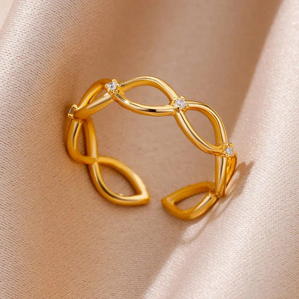 Showlu Women's Vintage Angel Feather Ring in gold stainless steel, featuring a detailed angel feather design for stylish finger jewelry.