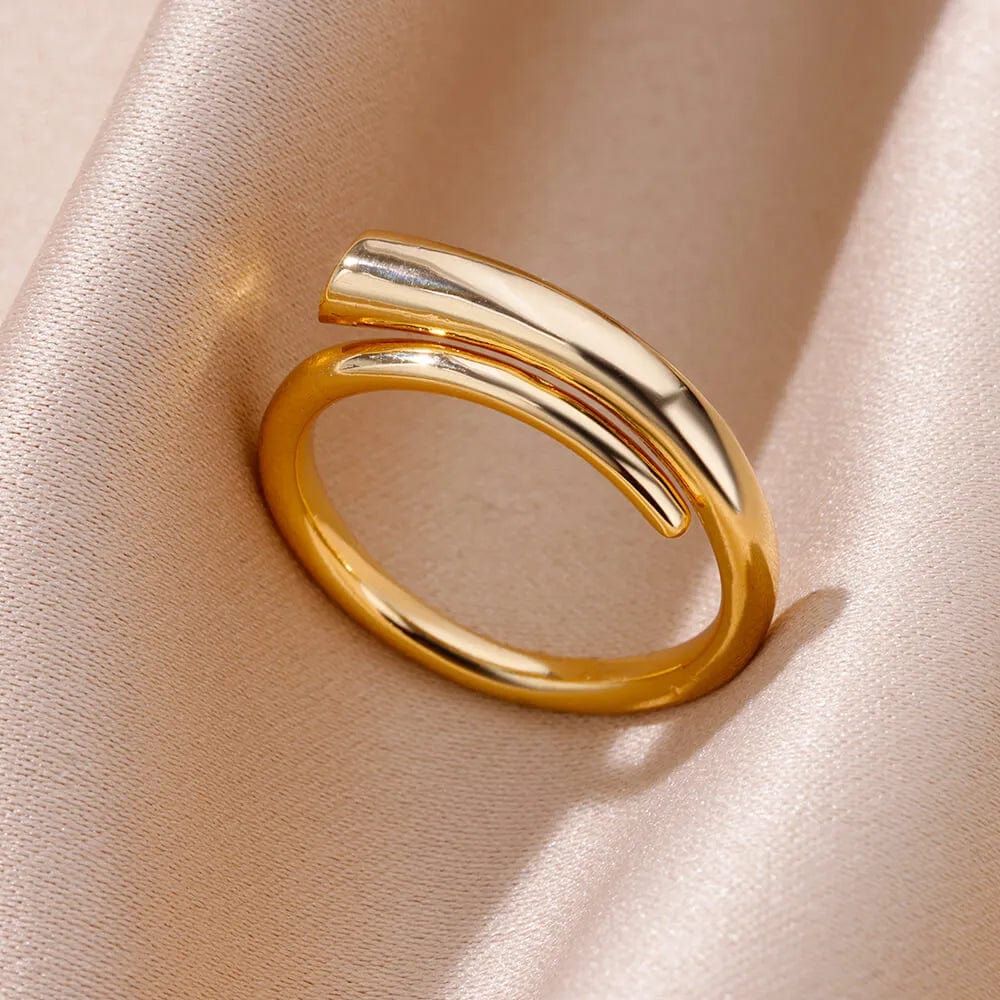Showlu Women's Vintage Angel Feather Ring in gold stainless steel, featuring an elegant feather design for stylish finger jewelry.