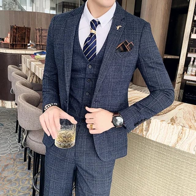 SHOWLU Men's three-piece slim fit formal business suit with blazer, vest, and pants in solid color plaid for wedding or business occasions.