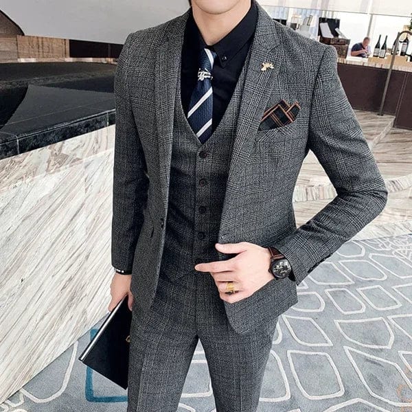 SHOWLU Men's three-piece formal business suit with blazer, vest, and pants in solid color plaid, ideal for weddings and business events.