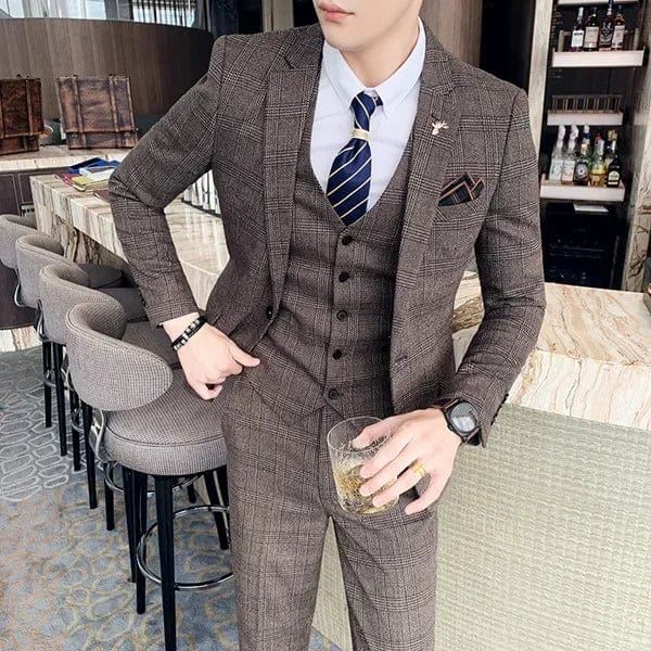 SHOWLU Men's three-piece formal business suit with blazer, vest, and trousers in solid color plaid, suitable for weddings and parties.