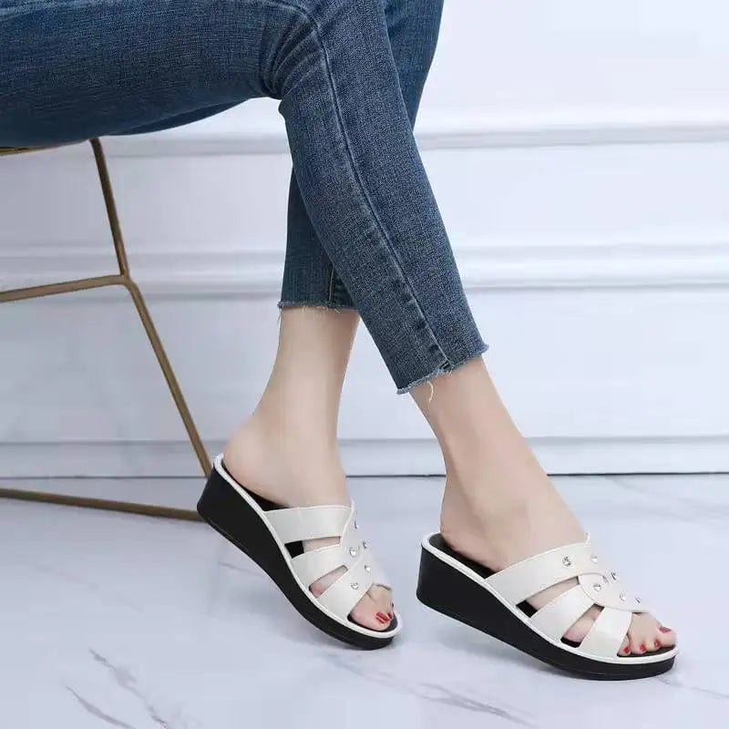 Showlu Fashion Women's wedge heel slippers with non-slip soles, thick bottom summer sandals for comfortable indoor and outdoor wear.