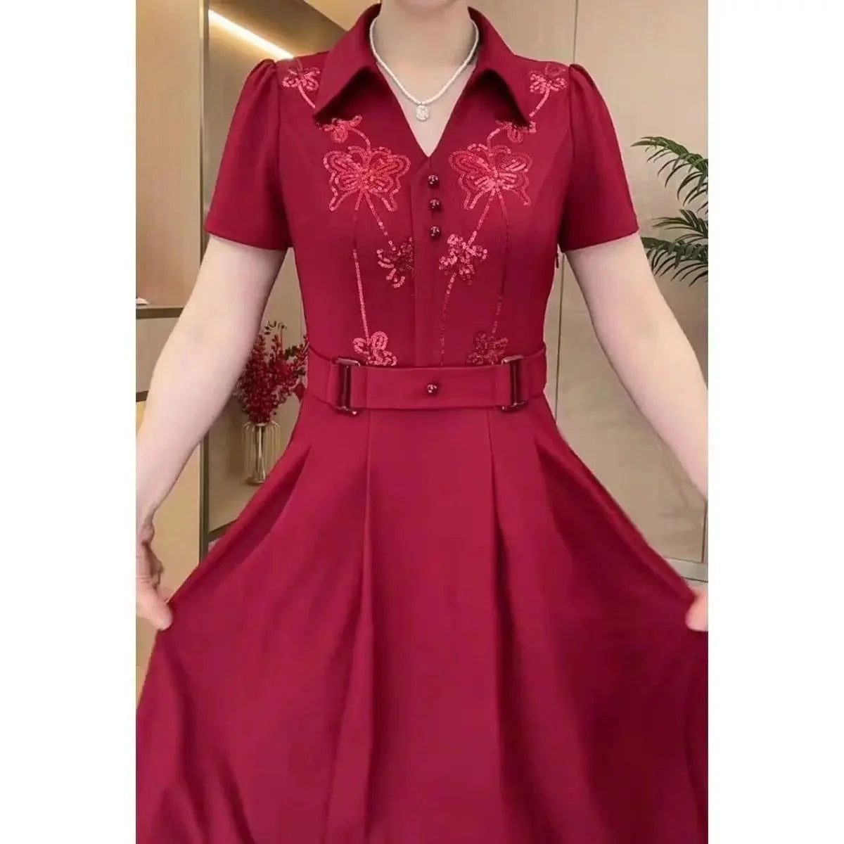 Showlu Fashion Women's sequined short-sleeved summer dress with a slim skirt, loose waist design, perfect for 2024 fashion.