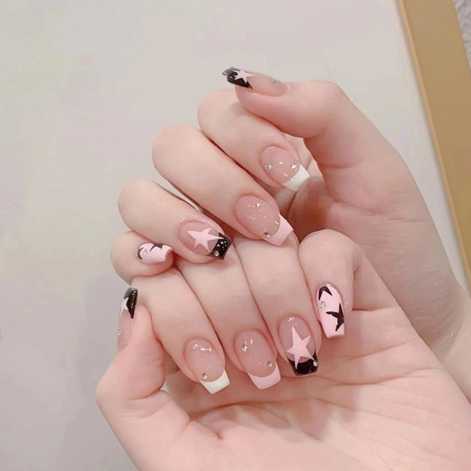 Showlu 24pcs mid-length coffin press-on acrylic nails with full cover design, ideal for easy, stylish artificial manicure.
