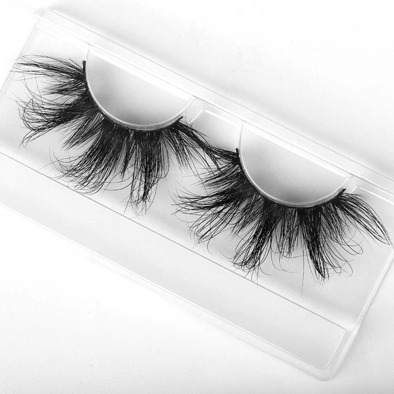 Showlu Fashion 25mm 3D Mink Fur Eyelashes with long, curled design, handmade for a natural, glamorous look.