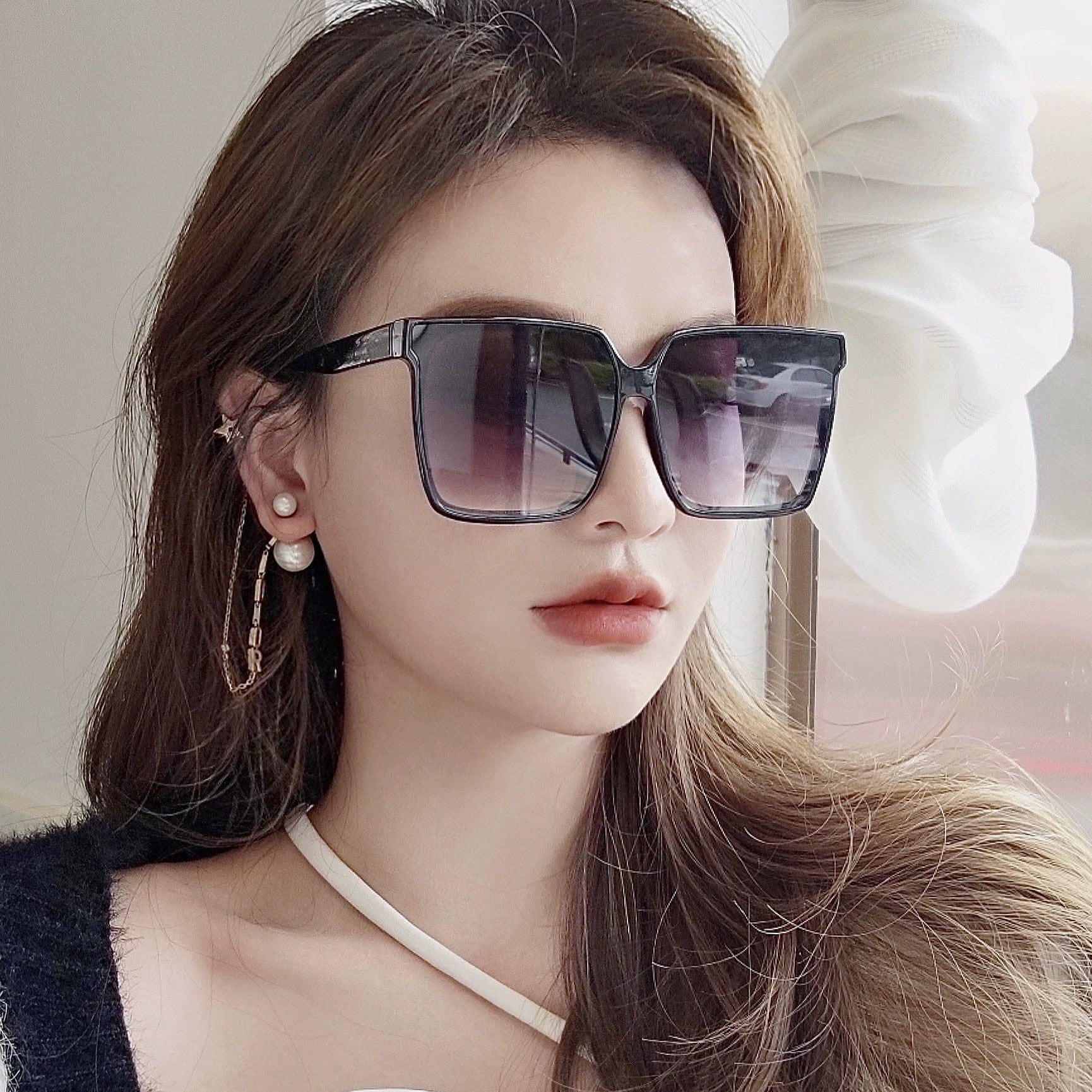 Showlu Fashion women's oversized sunglasses with black frames and gradient gray lenses, offering UV protection and trendy summer style.