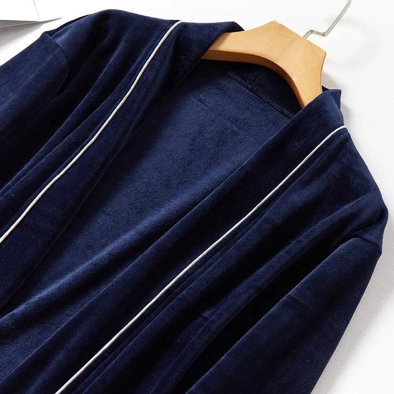 Showlu Men's fleece nightgown with long sleeves, breathable velour fabric, warm, skin-friendly, comfortable for relaxing nights.