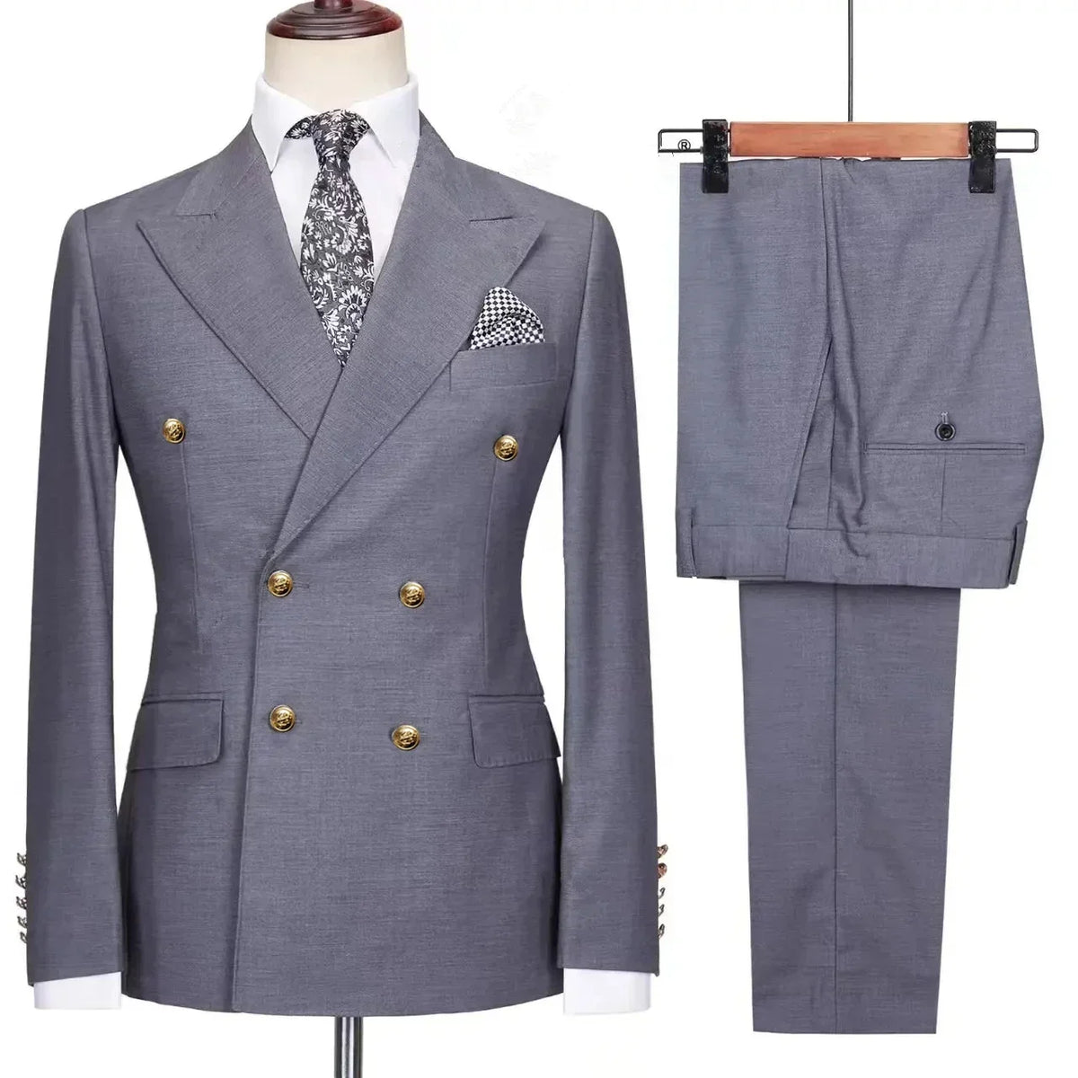 Royal blue men's double-breasted 2-piece business suit by Showlu Fashion, featuring tailored jacket and matching trousers.