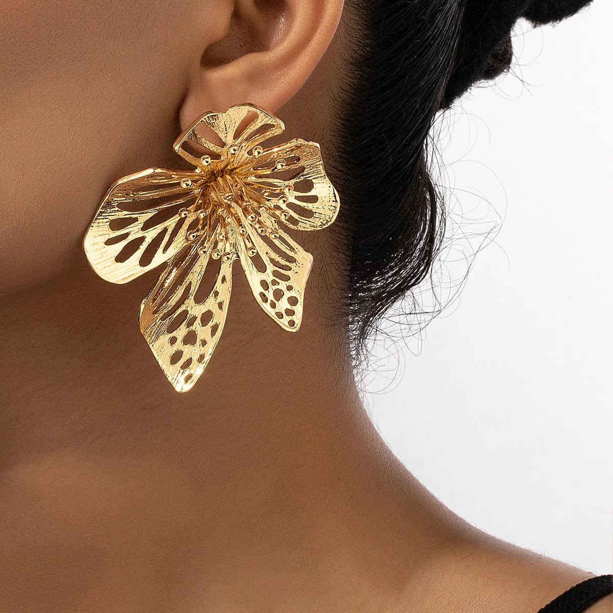  Showlu Fashion Store gold Fashionable Exaggerated Luxury White Flower Earrings for Women Jewelry Accessories Ball Party Dress Dangle Earrings