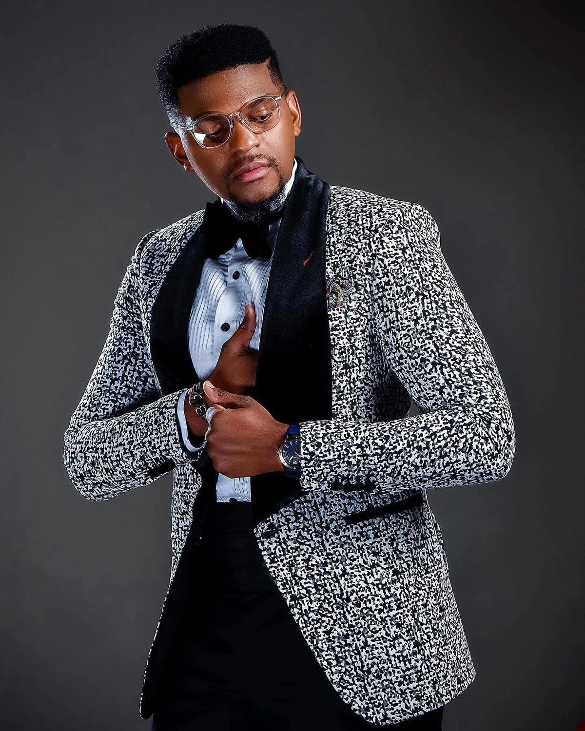 Men's jacquard tuxedo suit with velvet lapel, skinny fit, two-piece design, tailored blazer and pants, stylish formal wear by SHOWLU FASHION.