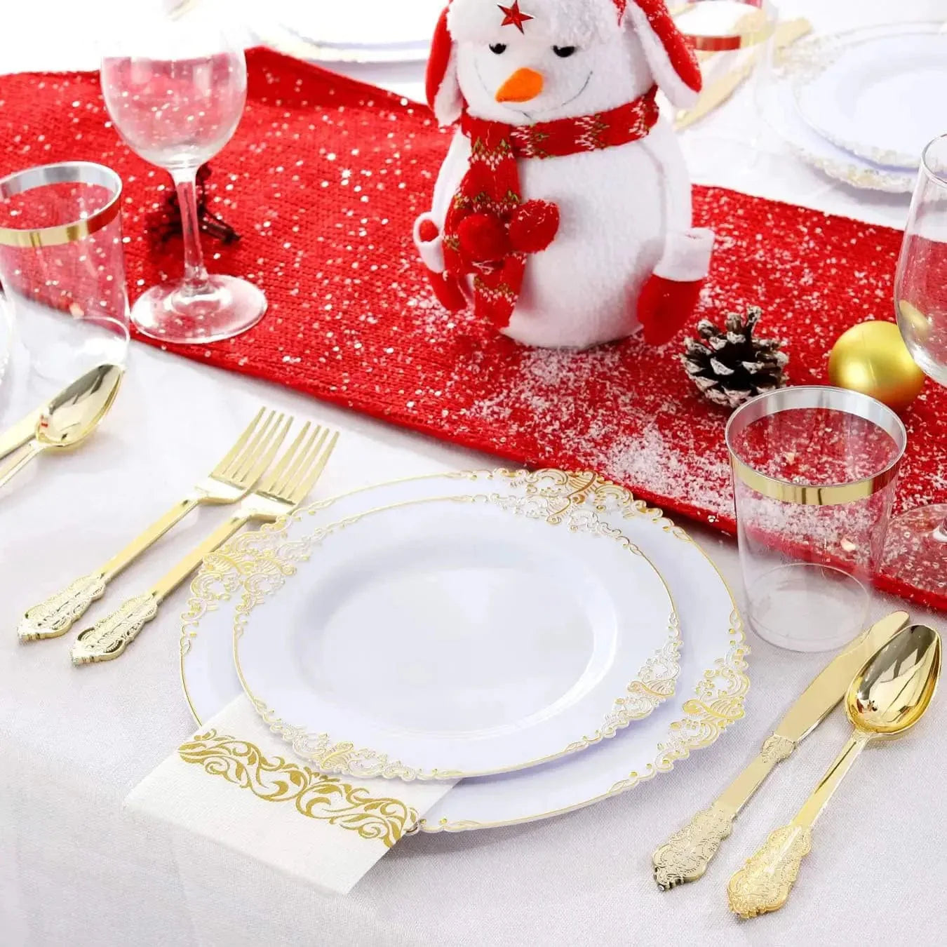 Gold-plated embossed PS plastic tableware set with plates, knives, forks, and spoons for parties, featuring Showlu branding.