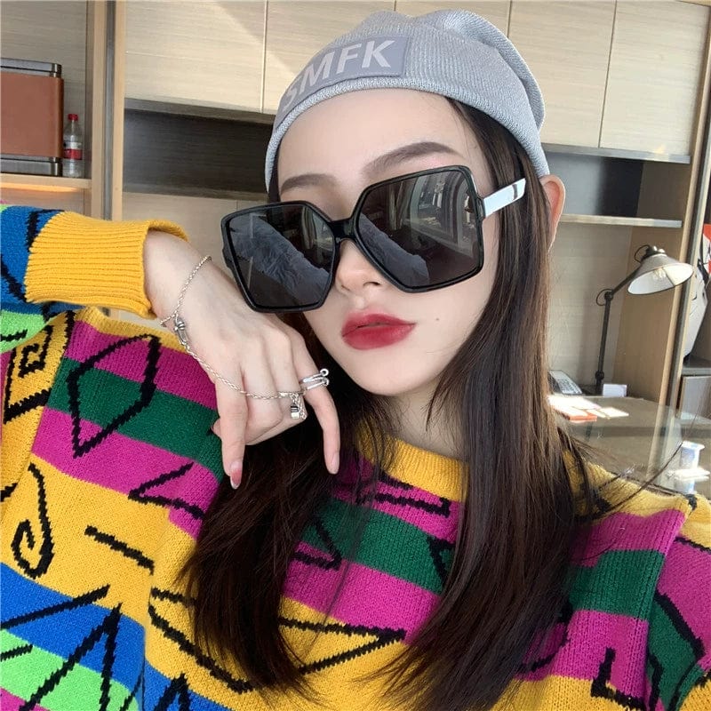 Showlu Women's Oversized Square Polarized Sunglasses with UV protection, trendy fashion accessory, large square frame, sun-proof design.
