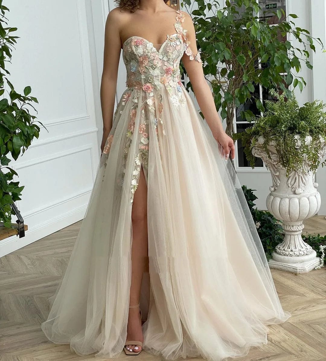  Showlu Fashion Store Private Custom Elegant Party Dresses for Women 2023 Vitality Beige One-Shoulder Sleeveless 3D Flower Slit Evening Dress