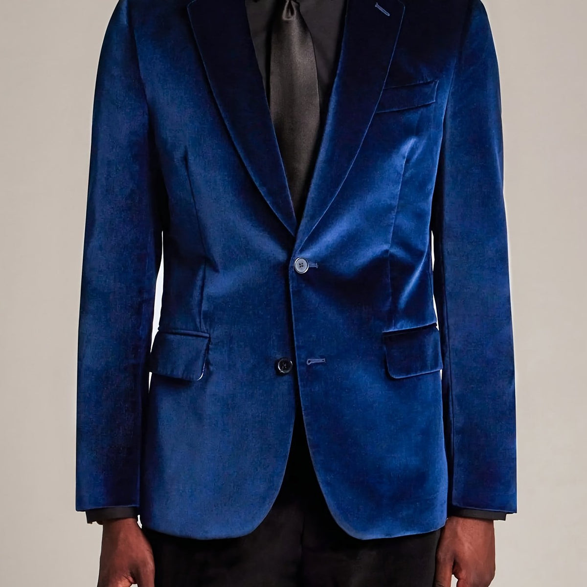 Royal blue velvet double-breasted men's blazer by SHOWLU FASHION, stylish suit jacket with peak lapels and tailored fit.