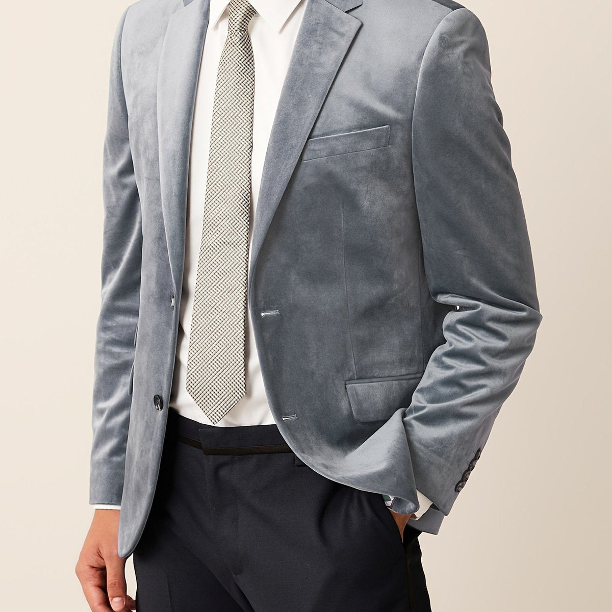 Royal blue velvet double-breasted blazer for men by SHOWLU FASHION, stylish suit jacket with lapels and button details.