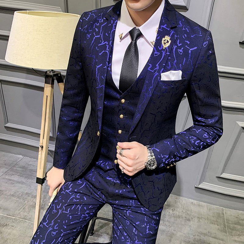 Young man wearing SHOWLU FASHION STORE's slim fit floral blazer, stylish leisure suit, suitable for nightclubs and casual outings