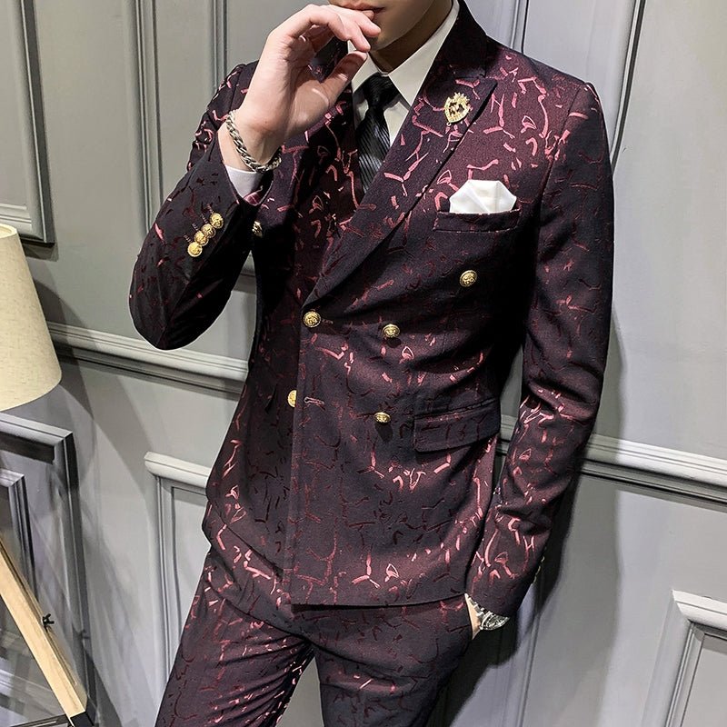 Young man wearing SHOWLU FASHION STORE's slim fit floral leisure suit with one-button blazer, stylish and trendy for nightlife.