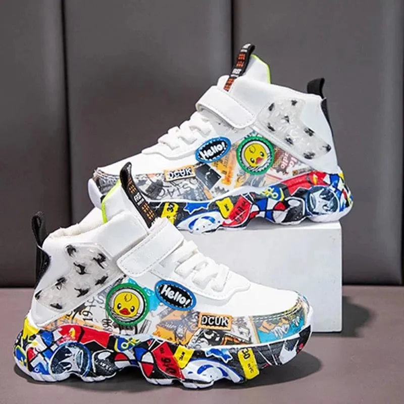 Showlu Kids cartoon graffiti sports sneakers in size 26-36, unisex casual shoes with colorful graffiti pattern for boys and girls.