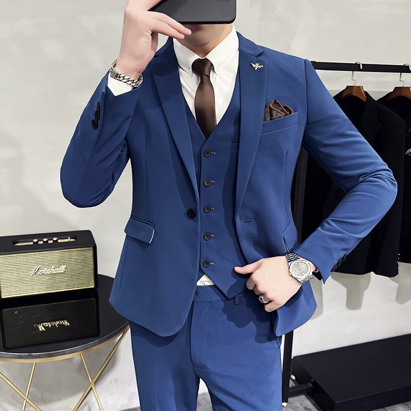 Men's slim-fit stage suit blazer by Showlu Fashion, single-breasted solid design for a stylish, bright-colored evening look.