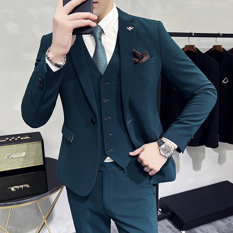 Slim-fit men's stage blazer by Showlu Fashion, single-breasted solid suit jacket in bright, bold color for performances and events.