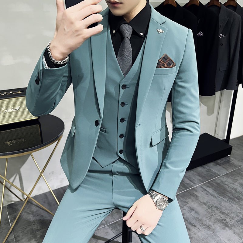 Men's slim-fit stage blazer in bright color by Showlu Fashion, single-breasted solid blazer, perfect for performances or events.