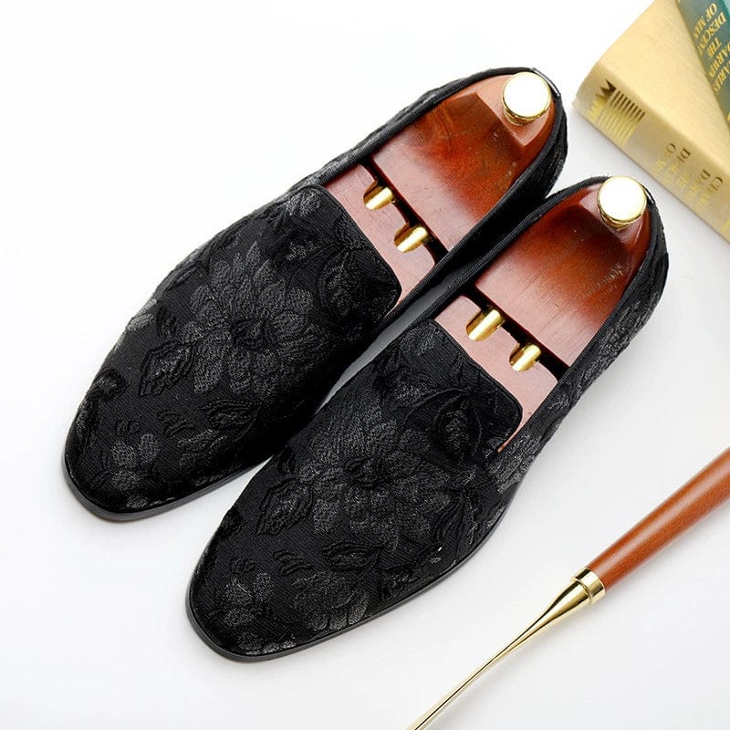 Blue embroidered cloth loafers for men, SHOWLU FASHION slip-on shoes with breathable design and stylish print.