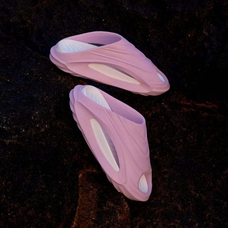 Showlu Men's lightweight EVA beach slippers with anti-skid soles, breathable design, casual sporty style, and durable construction.