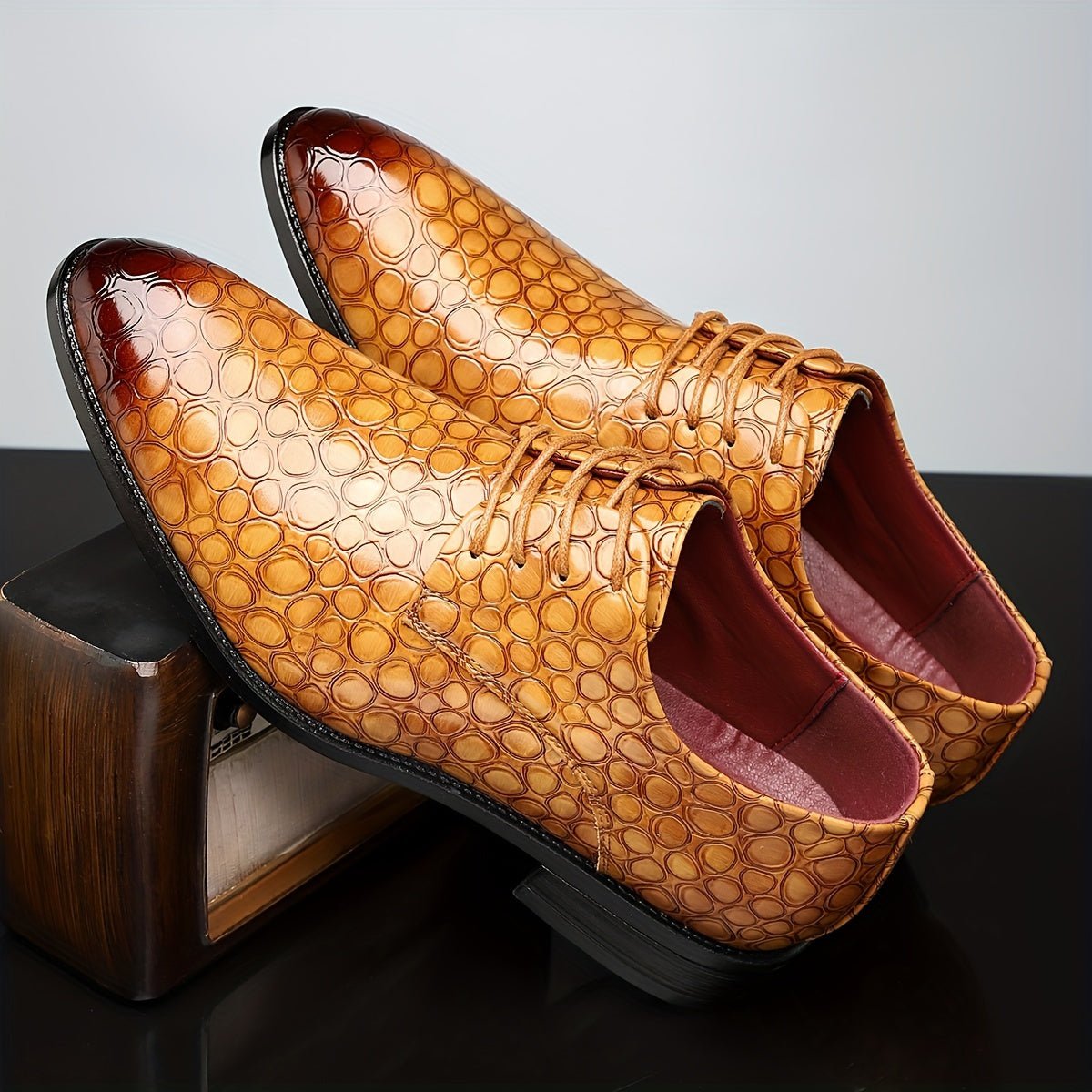 SHOWLU Men's crocodile pattern slip-on oxfords with solid color PU leather upper and rubber sole, casual and business style footwear.