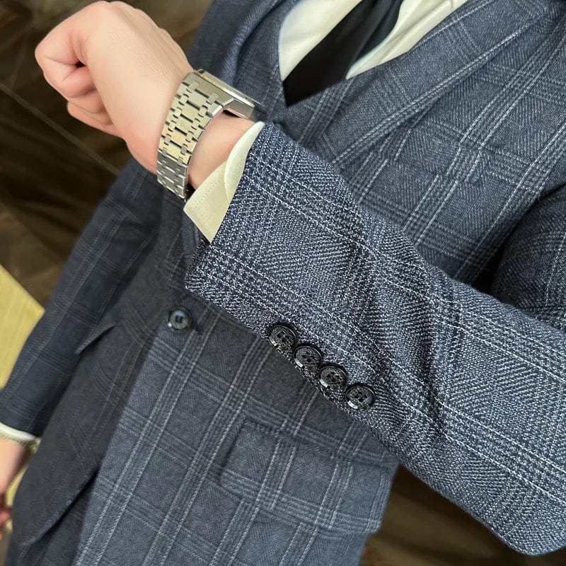Men's slim fit three-piece suit by Showlu Fashion, includes vest, trousers, and jacket for business or wedding occasions.