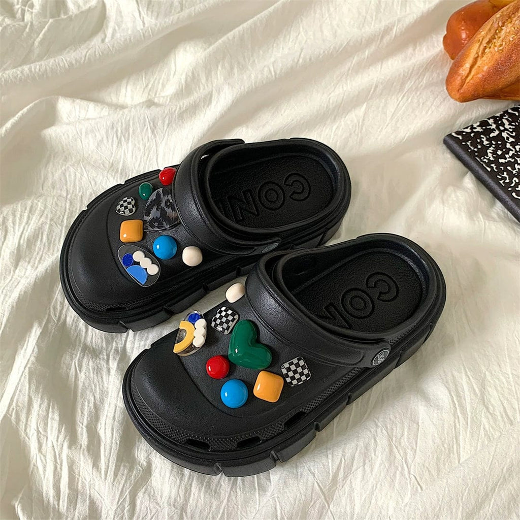 Black Showlu platform clogs, Japanese style EVA beach shoes for women, featuring a summer-inspired design and comfortable slip-on fit.