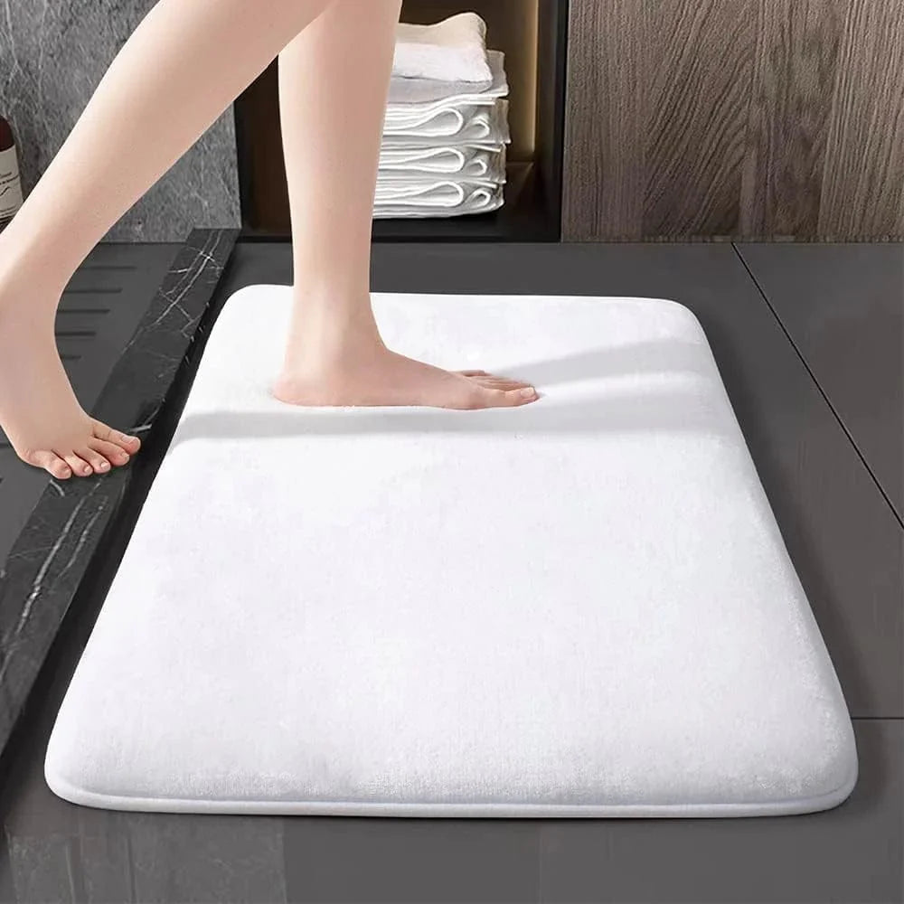 Showlu Fashion super absorbent coral velvet bath mat with anti-slip backing, ideal for bathroom floors and door entrances.