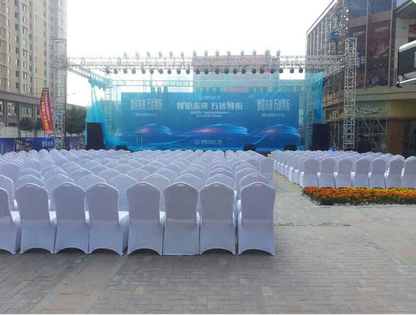 White thickened one-piece chair cover for hotel and wedding banquets, designed to fit and decorate chairs elegantly.