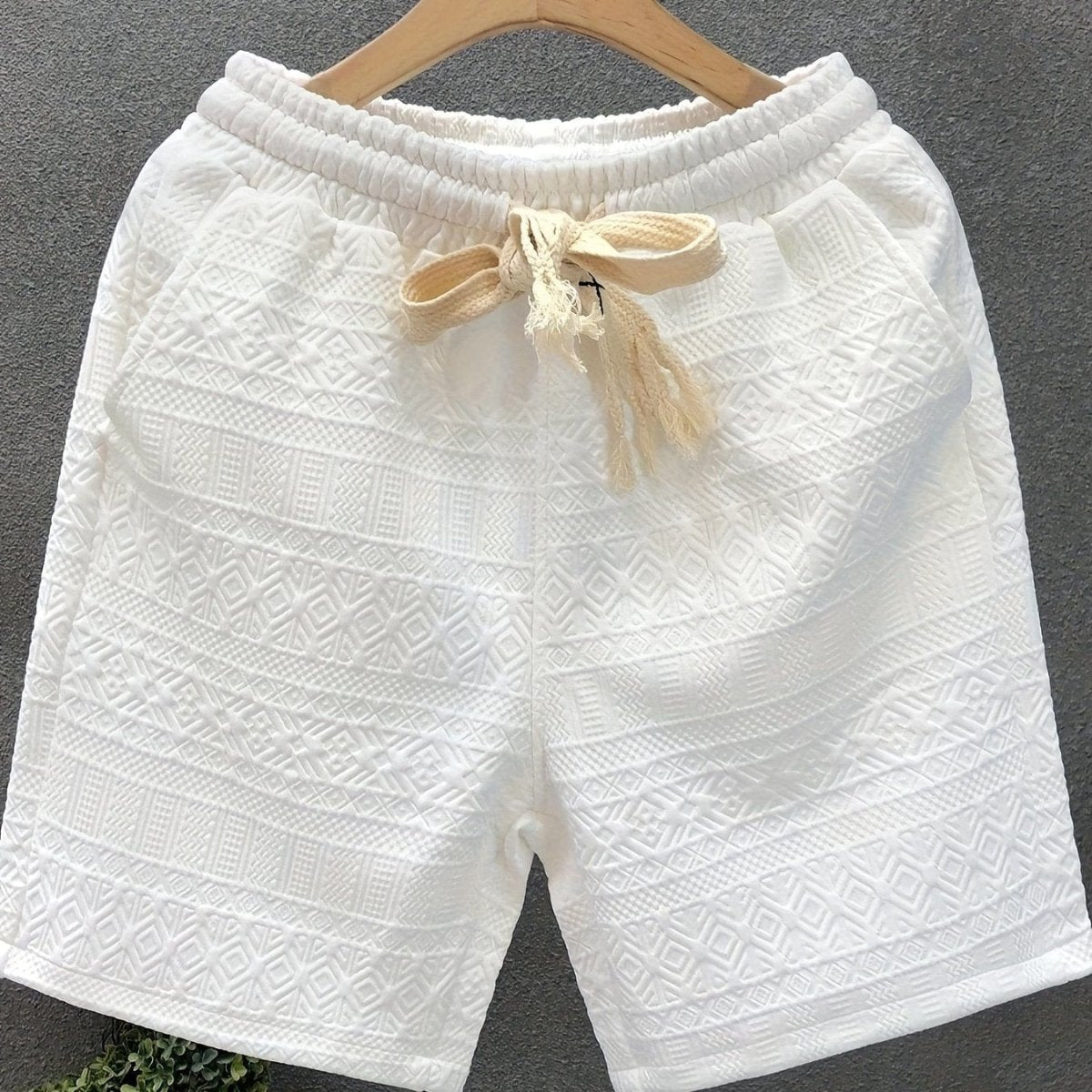 SHOWLU Men's textured drawstring shorts with breathable fabric, relaxed fit, adjustable waist, ideal for summer outdoor and beach wear.