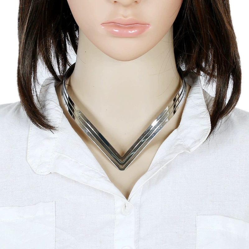 Glossy metal European-style fake collar necklace by Showlu Fashion, featuring a unique and fashionable collar design.