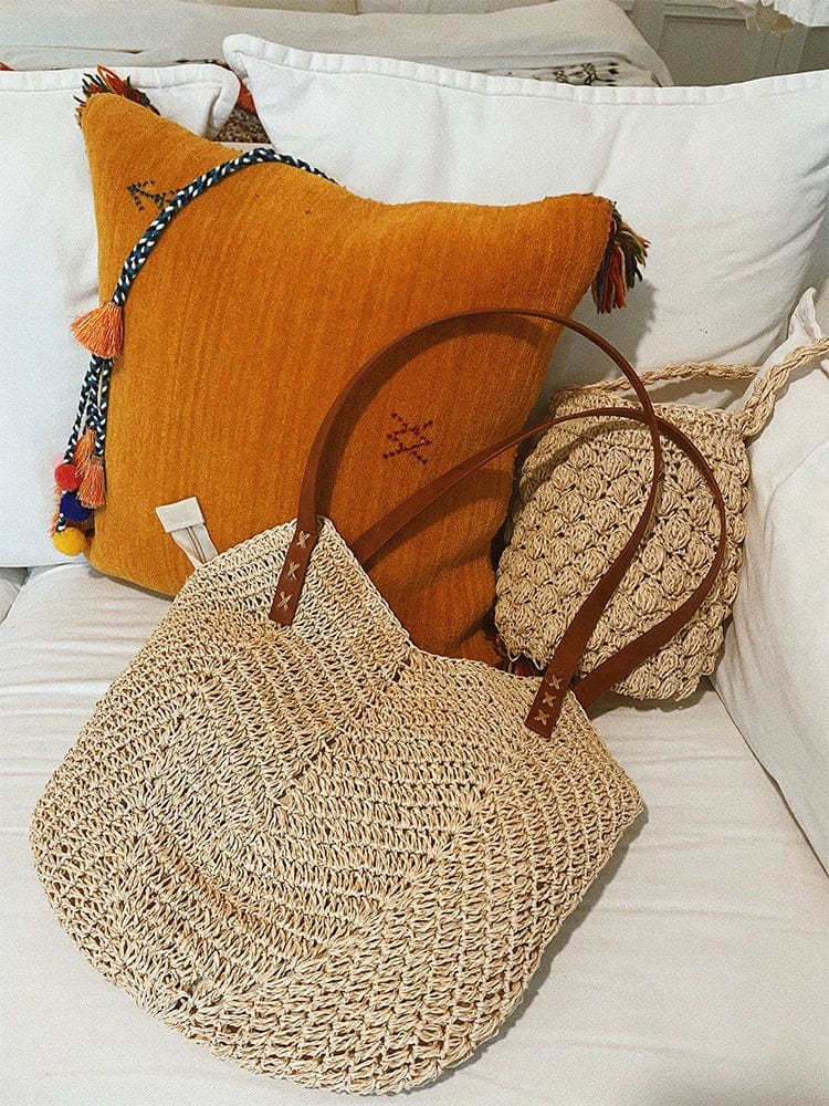 Showlu Fashion straw shoulder bag with woven pillow design, perfect for vacation or seaside outings.