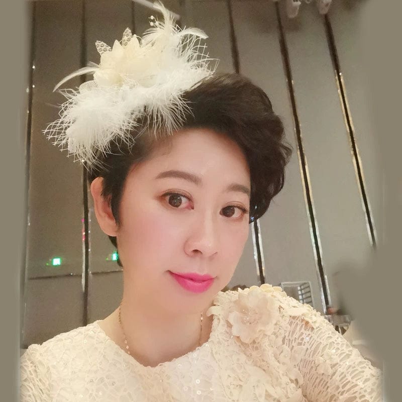 Vintage white feather bridal hair clip by Showlu Fashion Store, featuring delicate handmade barrette for elegant wedding hairstyles.