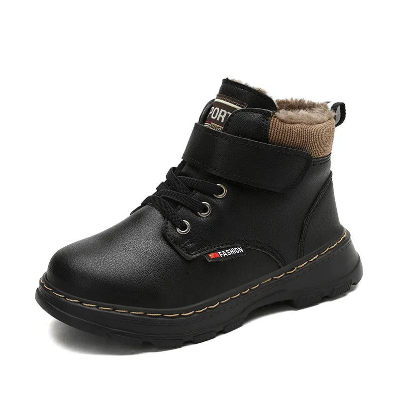 SHOWLU Kids leather winter ankle boots for boys, featuring a warm lining, non-slip soles, and sporty design for winter outdoor wear.