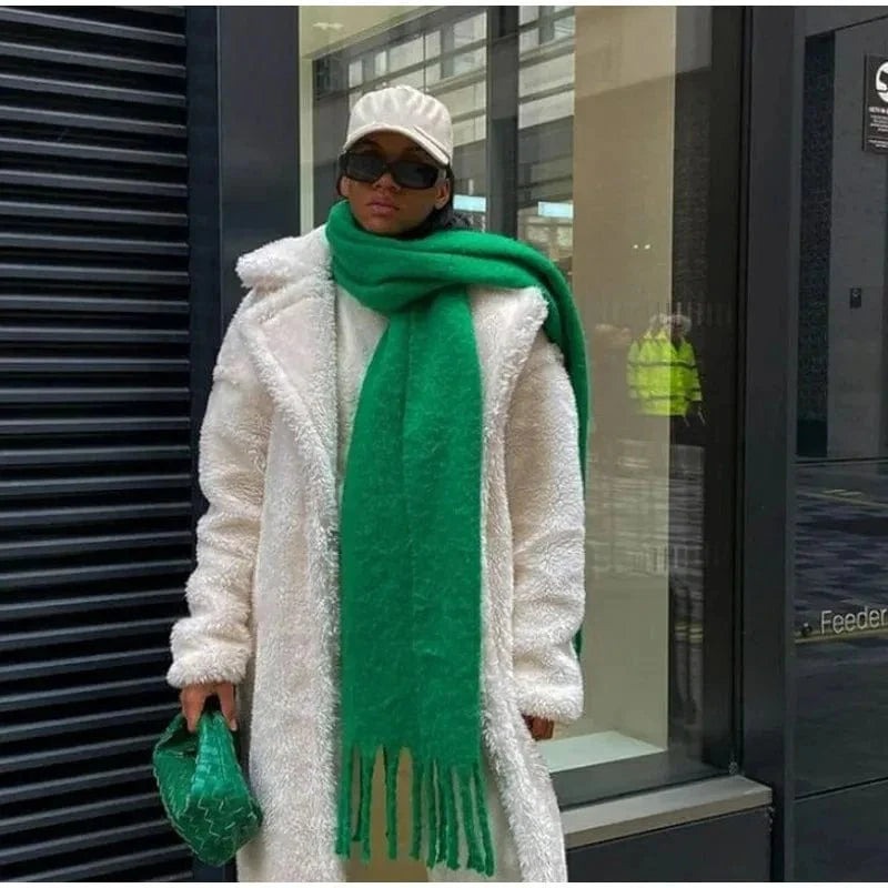 Luxury women's cashmere winter scarf with tassels, thick and warm, soft solid-color shawl for autumn and winter comfort