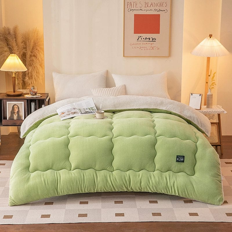 Showlu Fashion Lambskin Winter Quilt with double-sided velvet, thick and warm duvet insert for cozy bedding.