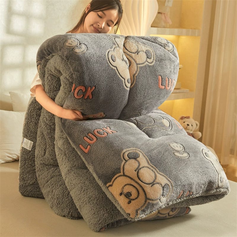 Showlu Fashion Store Meikello Lambskin Winter Quilt, thick double-sided velvet duvet insert, cozy and warm for cold nights.