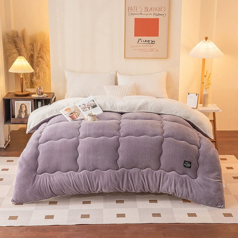Showlu Fashion Store Meikello Lambskin Winter Quilt, thick double-sided velvet duvet insert, warm and cozy for cold nights.
